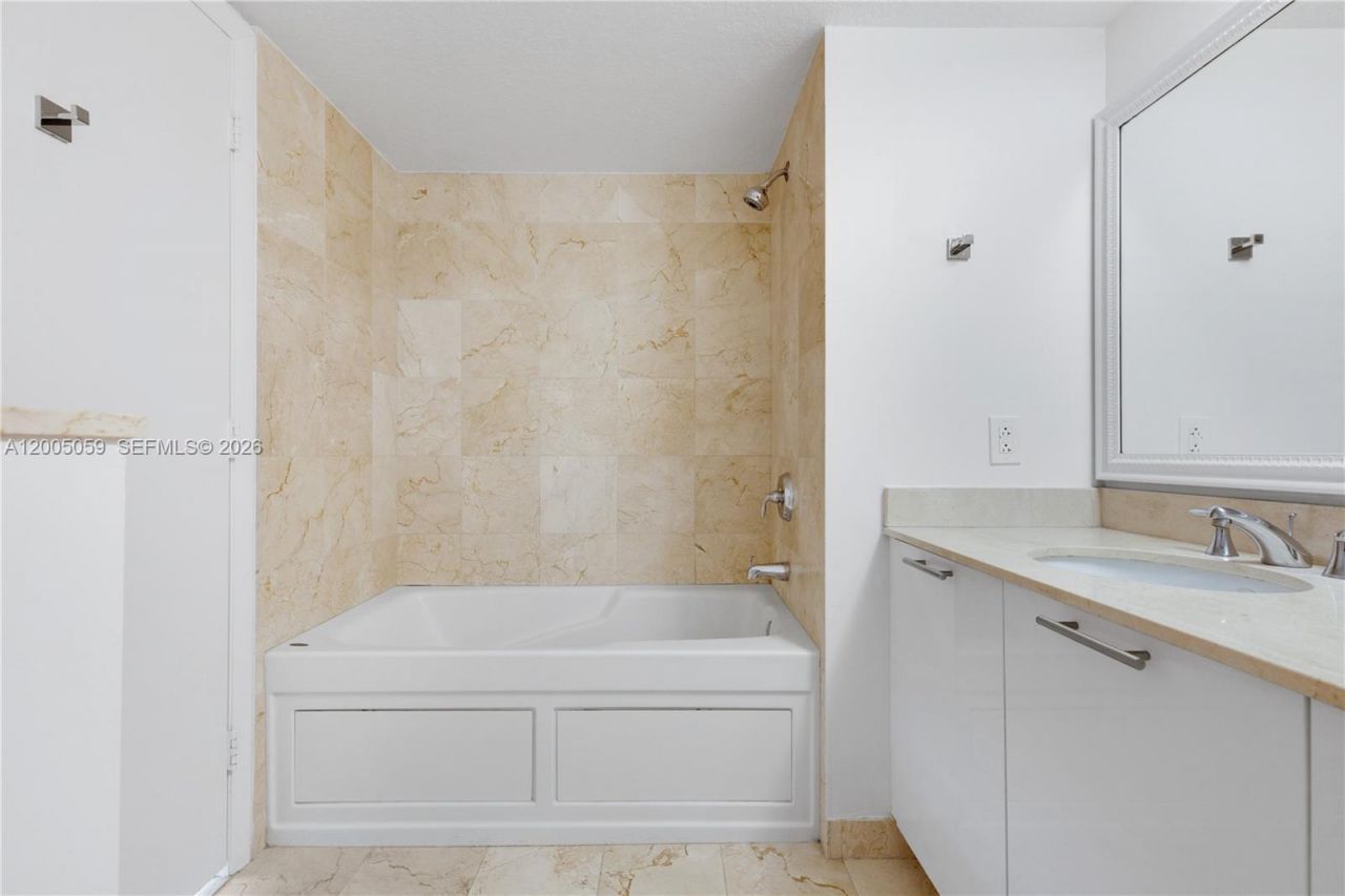 1800 N Bayshore Dr, Unit 1203, Miami, FL 33132 Photo