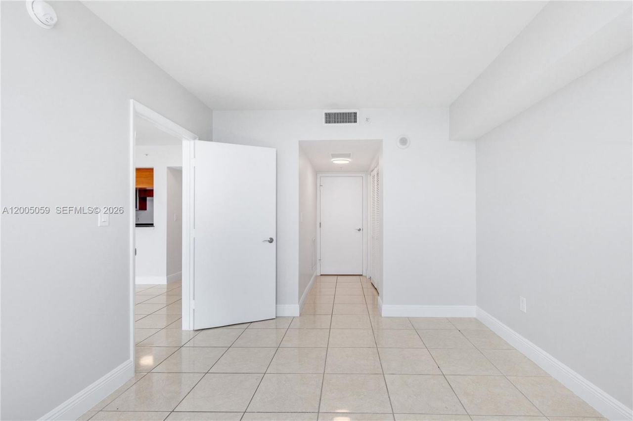 1800 N Bayshore Dr, Unit 1203, Miami, FL 33132 Photo
