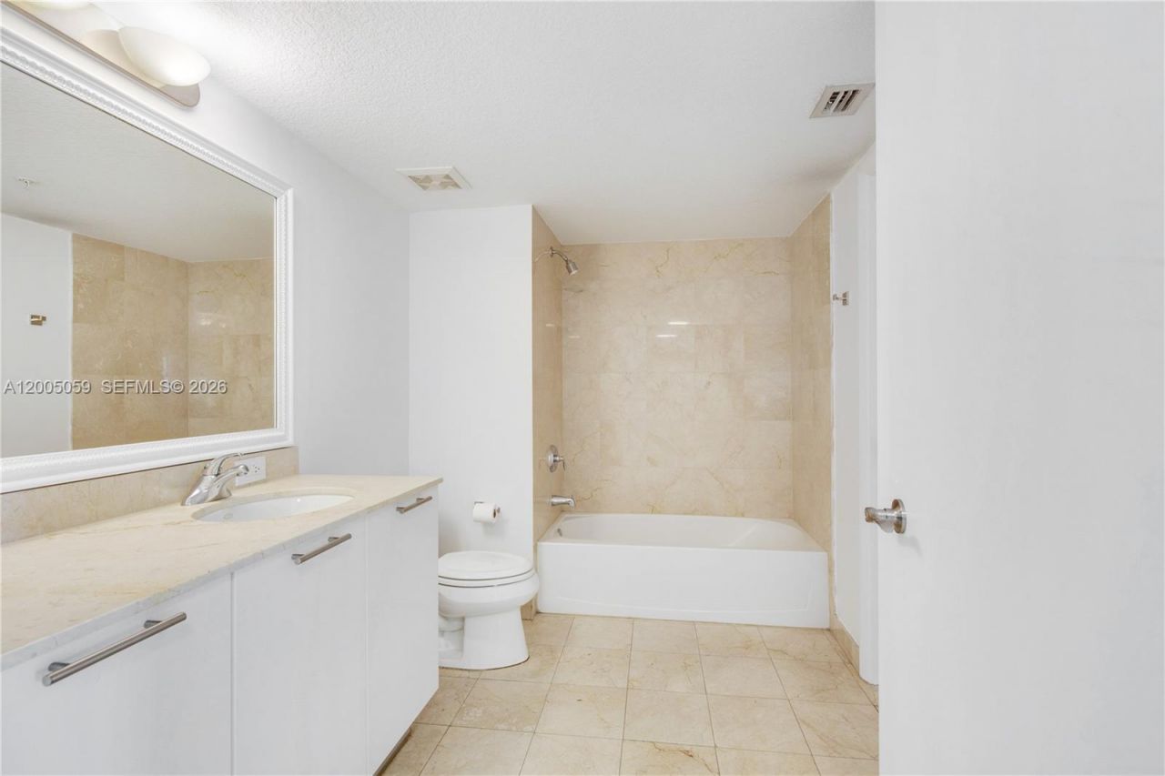 1800 N Bayshore Dr, Unit 1203, Miami, FL 33132 Photo