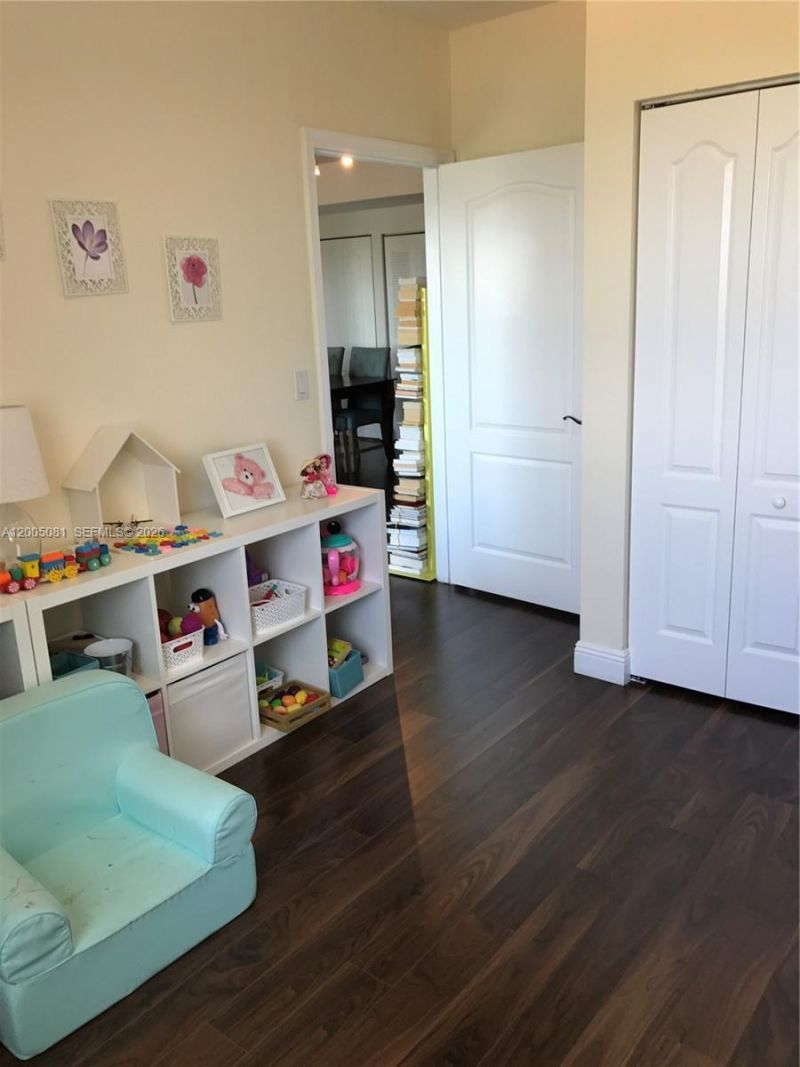 1627 SW 37th Ave, Unit 405, Miami, FL 33146 Photo