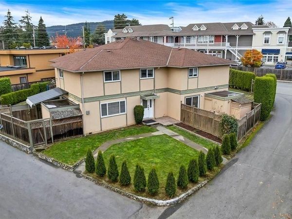 1945 Lisnoe Ave, Unit 4, Central Saanich, BC V8M 1T2
