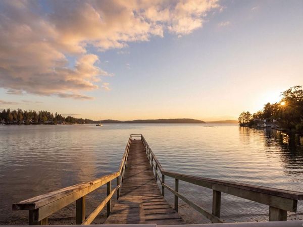 2450 Whidby Lane , Sidney, BC V8L 2K3