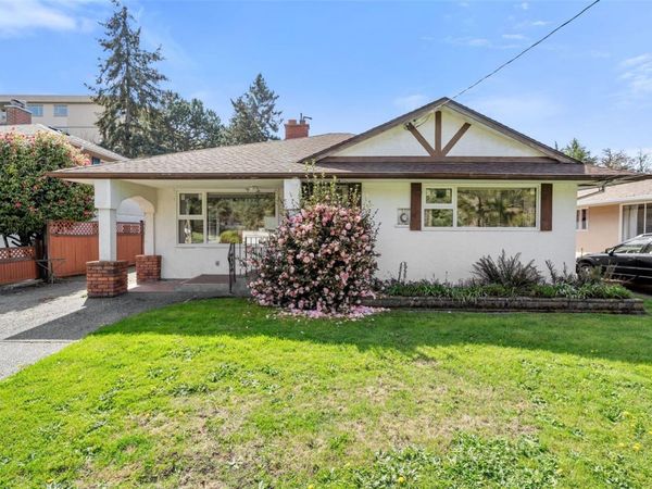 1075 Lodge Ave , Saanich, BC V8X 3B2