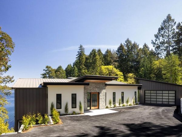 1677 Lands End Rd, North Saanich, BC V8L 5L5