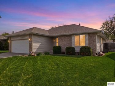 5400 Hunts Drive , Lincoln, NE 68512