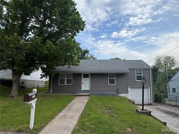 452 Bluff Drive, St Louis, MO 63137