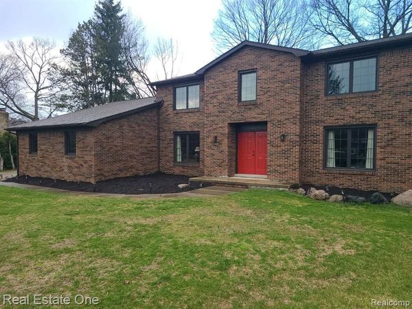 1020 Hidden Lane, Rochester Hills, MI 48309