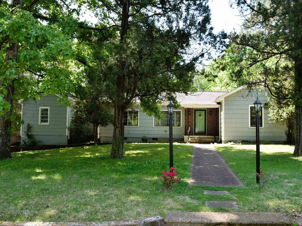 321 Calhoun Dr, Florence, AL 35630