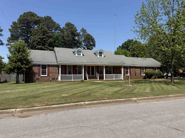 1925 Berry Ave, Florence, AL 35630