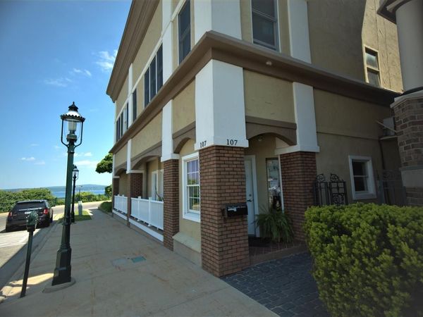 107 Howard Street, Unit 3, Petoskey, MI 49770