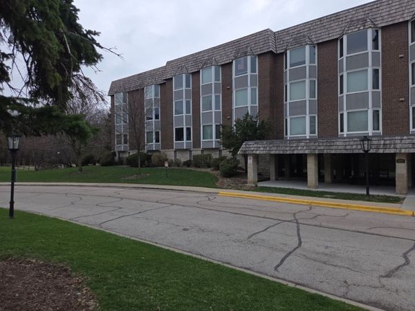 400 THAMES Parkway , Unit 2K, Park Ridge, IL 60068