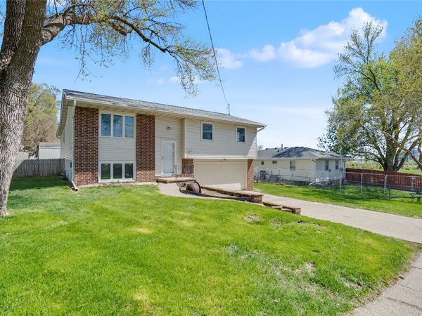 625 Schaffer Boulevard, Pleasant Hill, IA 50327
