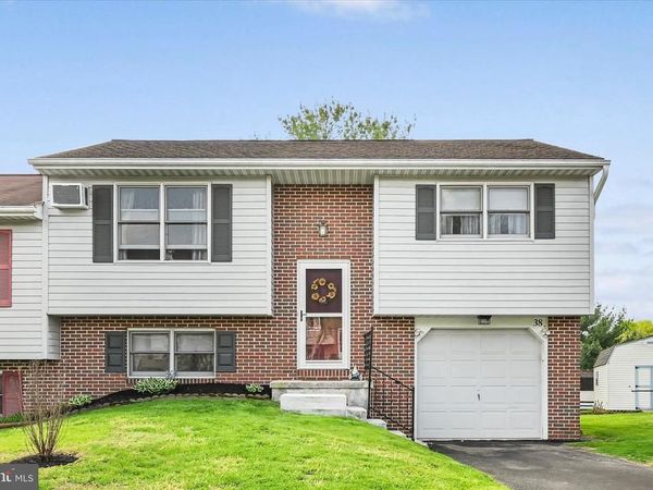 38 PICKFORD DRIVE, LANCASTER, PA 17603