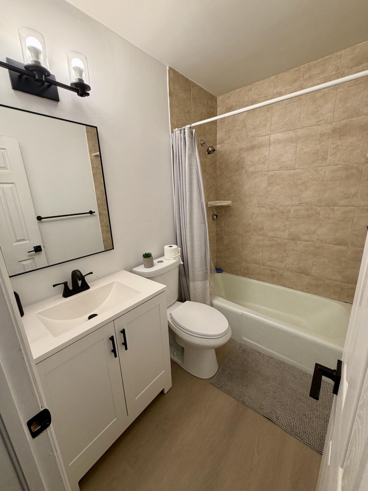 1460 NE 18th Street, Unit 211, Fort Lauderdale, FL 33305 Photo