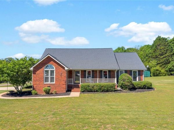 71 Woodridge Way , Royston, GA 30662