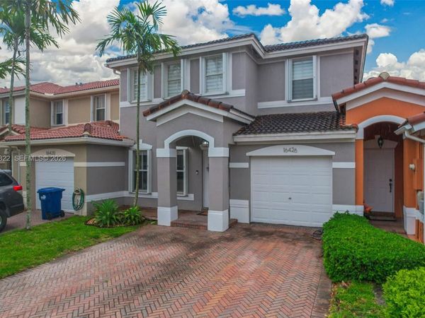 16426 SW 48th Ter , Miami, FL 33185