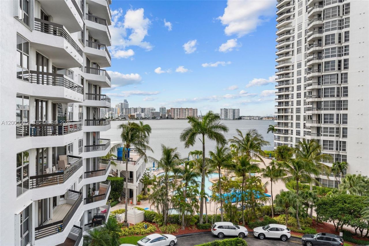 19195 NE Mystic Pointe Dr, Unit 604, Aventura, FL 33180 Photo
