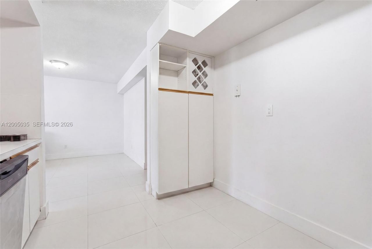 19195 NE Mystic Pointe Dr, Unit 604, Aventura, FL 33180 Photo