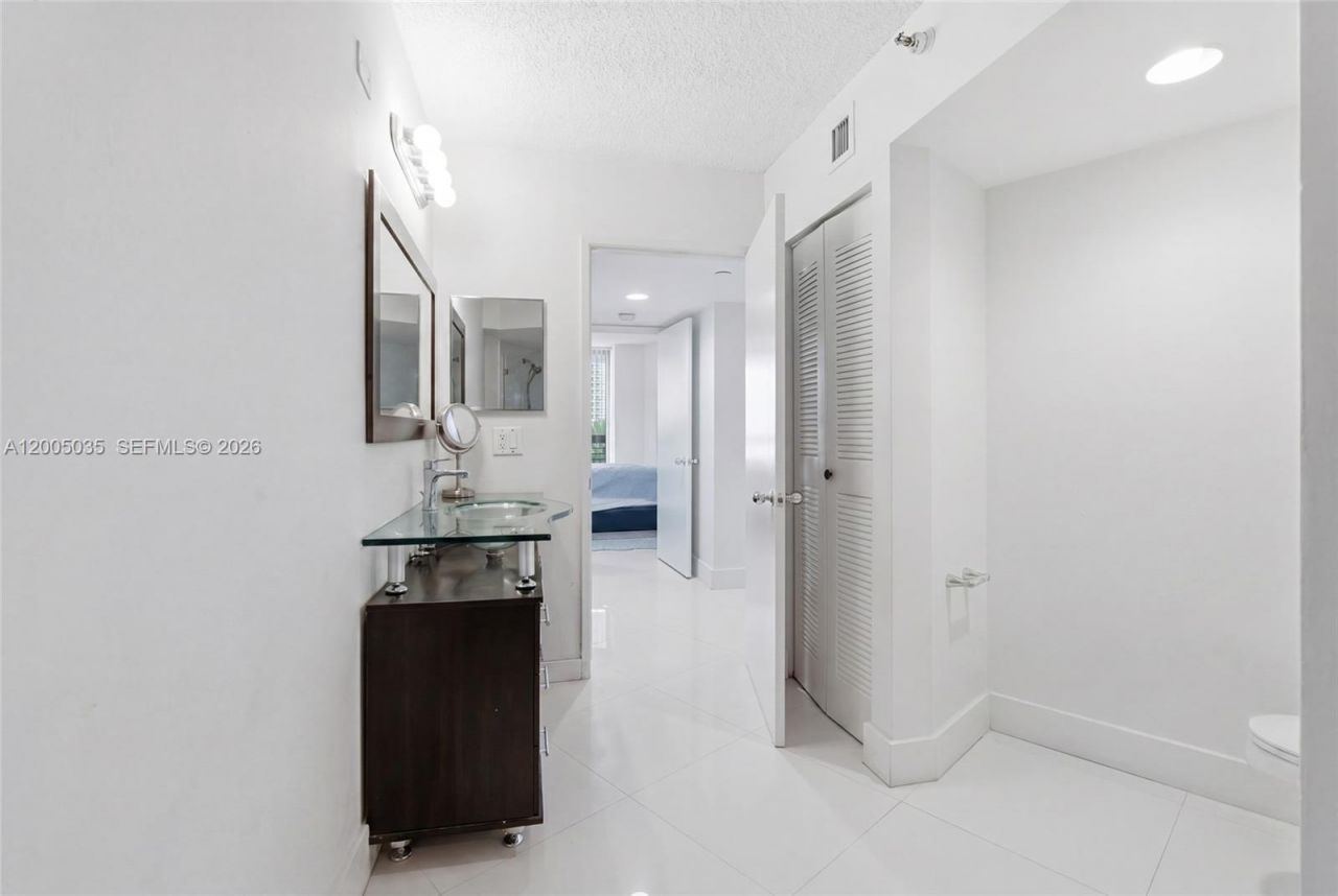 19195 NE Mystic Pointe Dr, Unit 604, Aventura, FL 33180 Photo