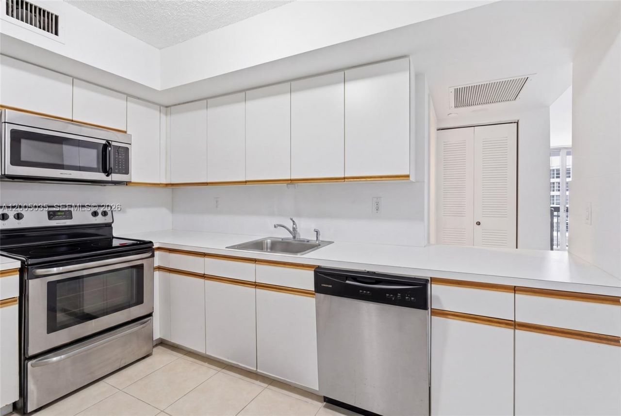 19195 NE Mystic Pointe Dr, Unit 604, Aventura, FL 33180 Photo