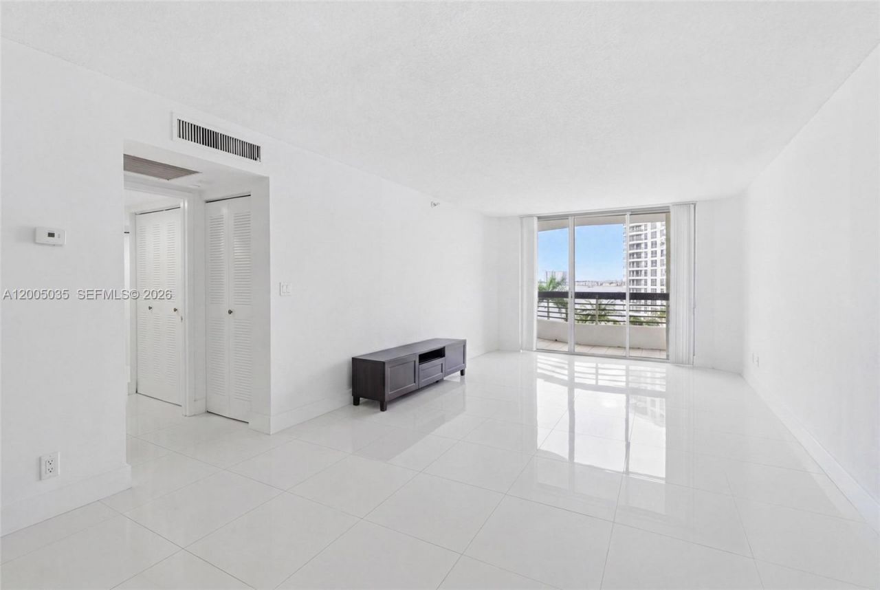 19195 NE Mystic Pointe Dr, Unit 604, Aventura, FL 33180 Photo
