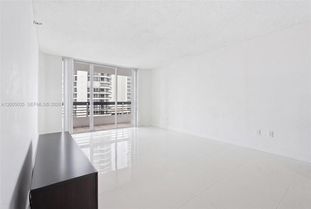 19195 NE Mystic Pointe Dr, Unit 604, Aventura, FL 33180 Photo