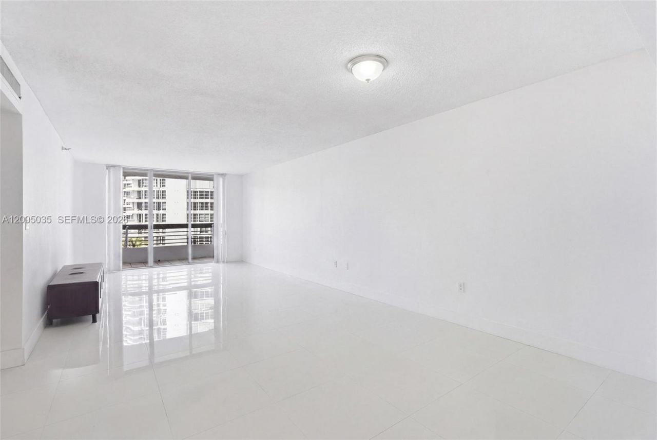 19195 NE Mystic Pointe Dr, Unit 604, Aventura, FL 33180 Photo