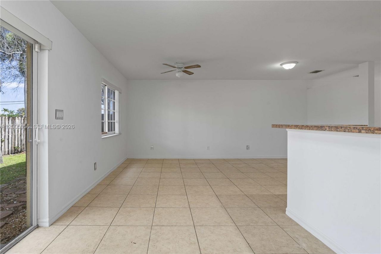 330 SW 2nd Ave, Unit 3, Hallandale Beach, FL 33009 Photo