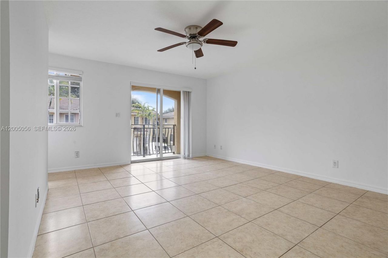 330 SW 2nd Ave, Unit 3, Hallandale Beach, FL 33009 Photo