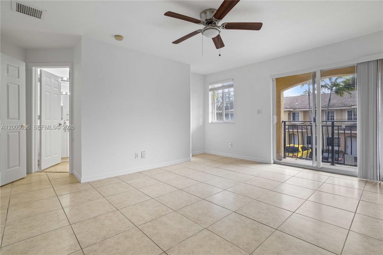 330 SW 2nd Ave, Unit 3, Hallandale Beach, FL 33009 Photo