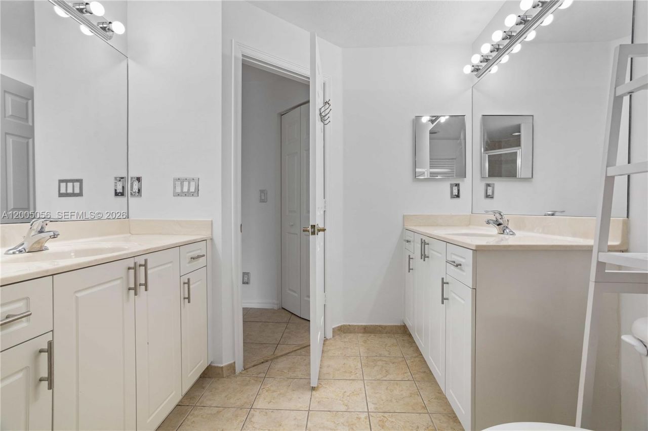 330 SW 2nd Ave, Unit 3, Hallandale Beach, FL 33009 Photo