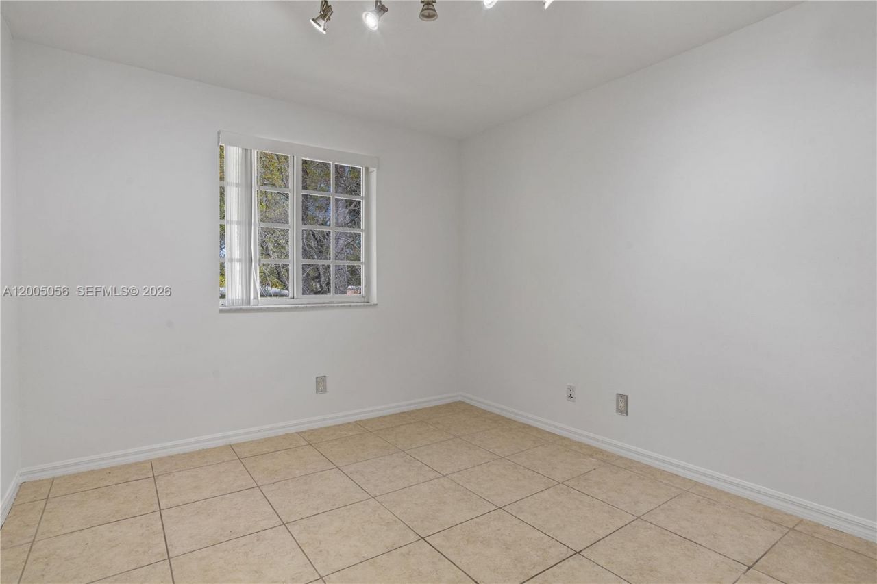 330 SW 2nd Ave, Unit 3, Hallandale Beach, FL 33009 Photo