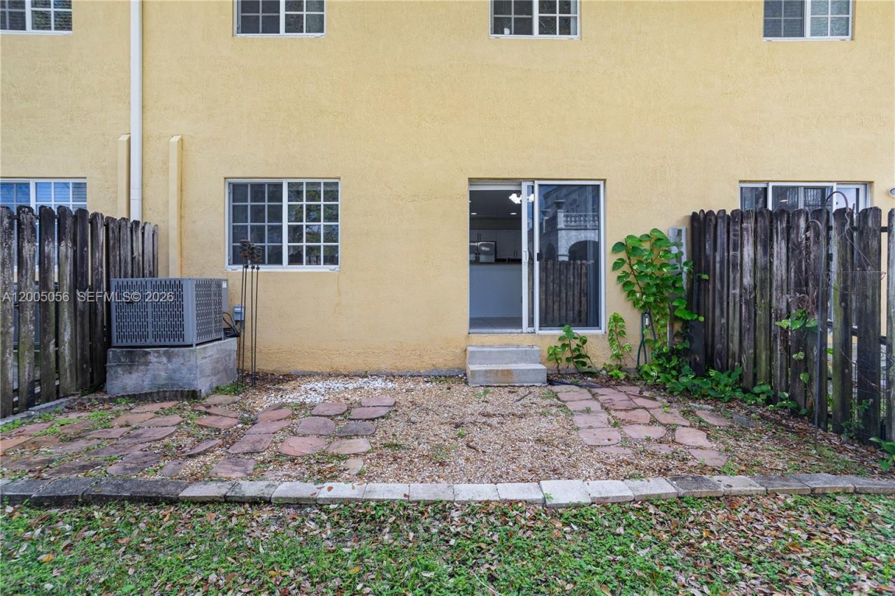 330 SW 2nd Ave, Unit 3, Hallandale Beach, FL 33009 Photo