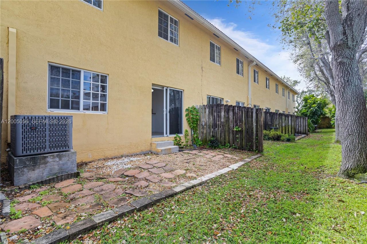 330 SW 2nd Ave, Unit 3, Hallandale Beach, FL 33009 Photo