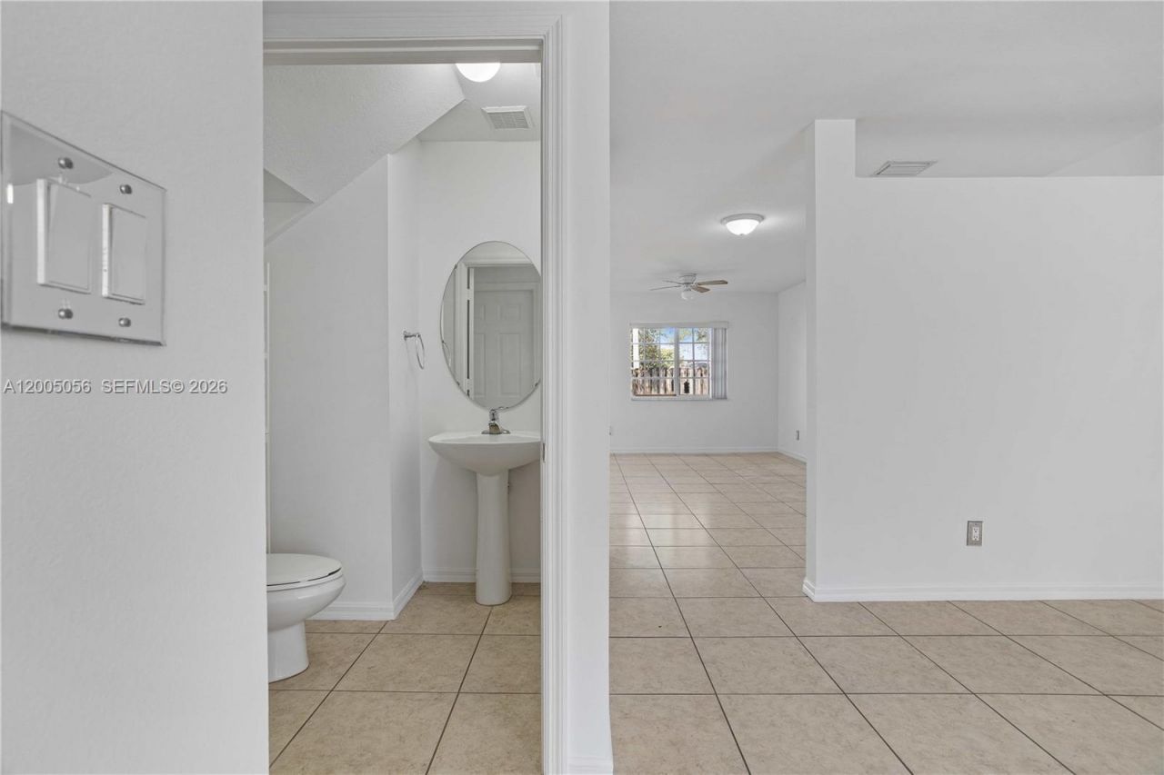 330 SW 2nd Ave, Unit 3, Hallandale Beach, FL 33009 Photo