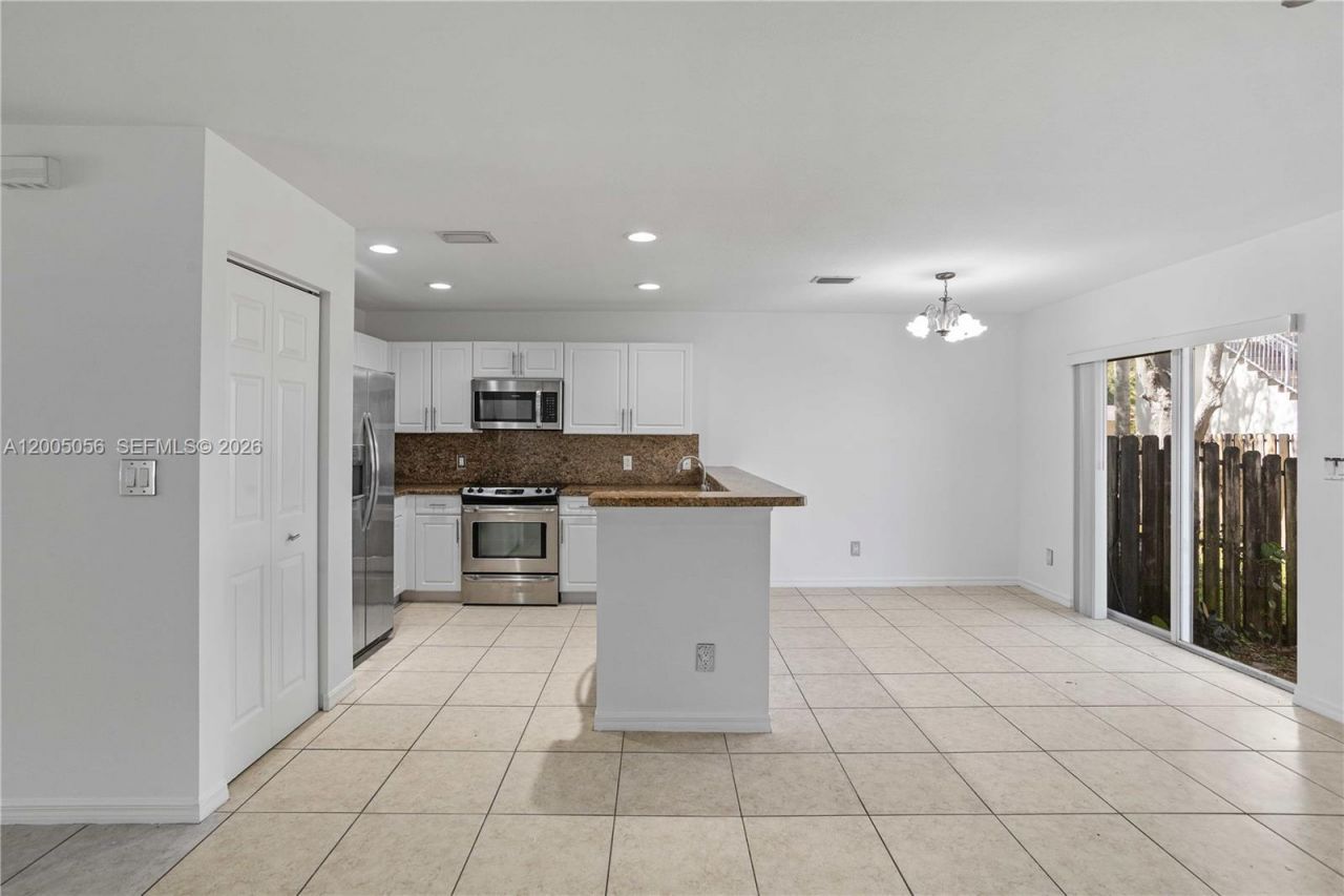 330 SW 2nd Ave, Unit 3, Hallandale Beach, FL 33009 Photo