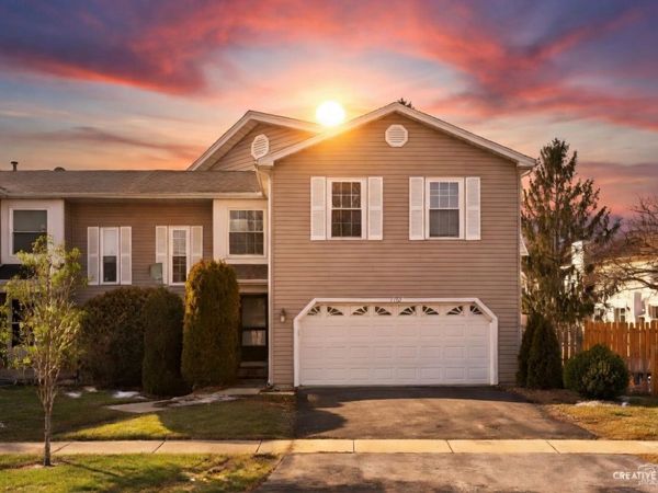 1102 Southbridge Lane , Schaumburg, IL 60194