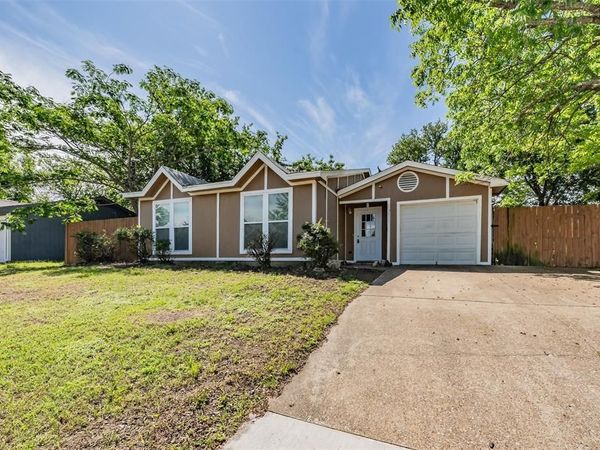 3812 Indian Wells Drive , Arlington, TX 76017
