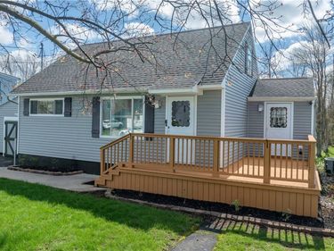 120 Savaria Drive , Syracuse, NY 13209