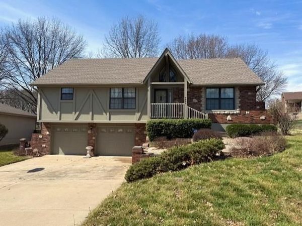 4924 S Bryant Drive, Independence, MO 64055