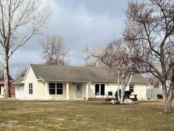 905 MINNESOTA Street , Warren, MN 56762