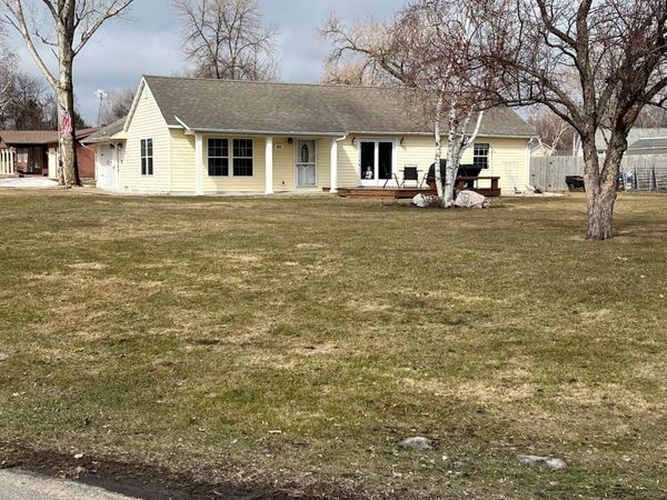 905 MINNESOTA Street, Warren, MN 56762