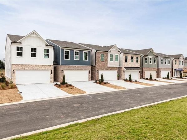 860 Leraes Way , Loganville, GA 30052