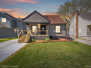 23377 Carlisle Avenue, Hazel Park, MI 48030