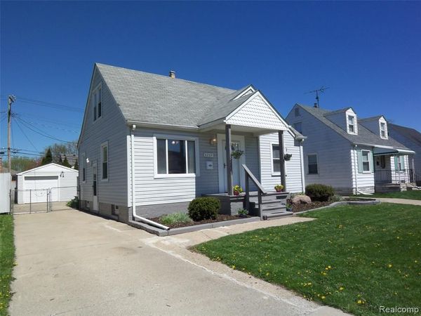 8269 Sterling , Center Line, MI 48015