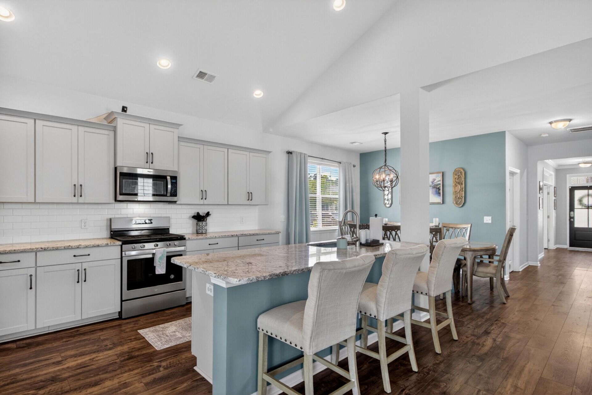 118 Angelica Avenue Photo 11