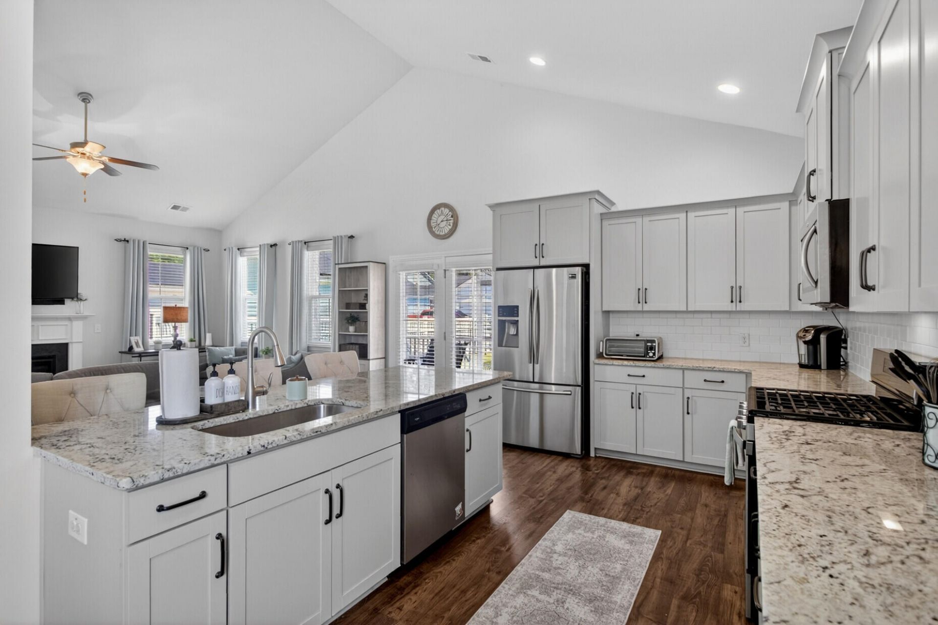 118 Angelica Avenue Photo 13