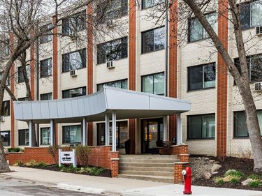 2700 W 44th Street, Unit 413, Minneapolis, MN 55410