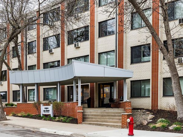 2700 W 44th Street, Unit 413, Minneapolis, MN 55410