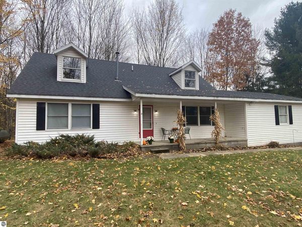 12134 Jonathon Drive, Rapid City, MI 49676